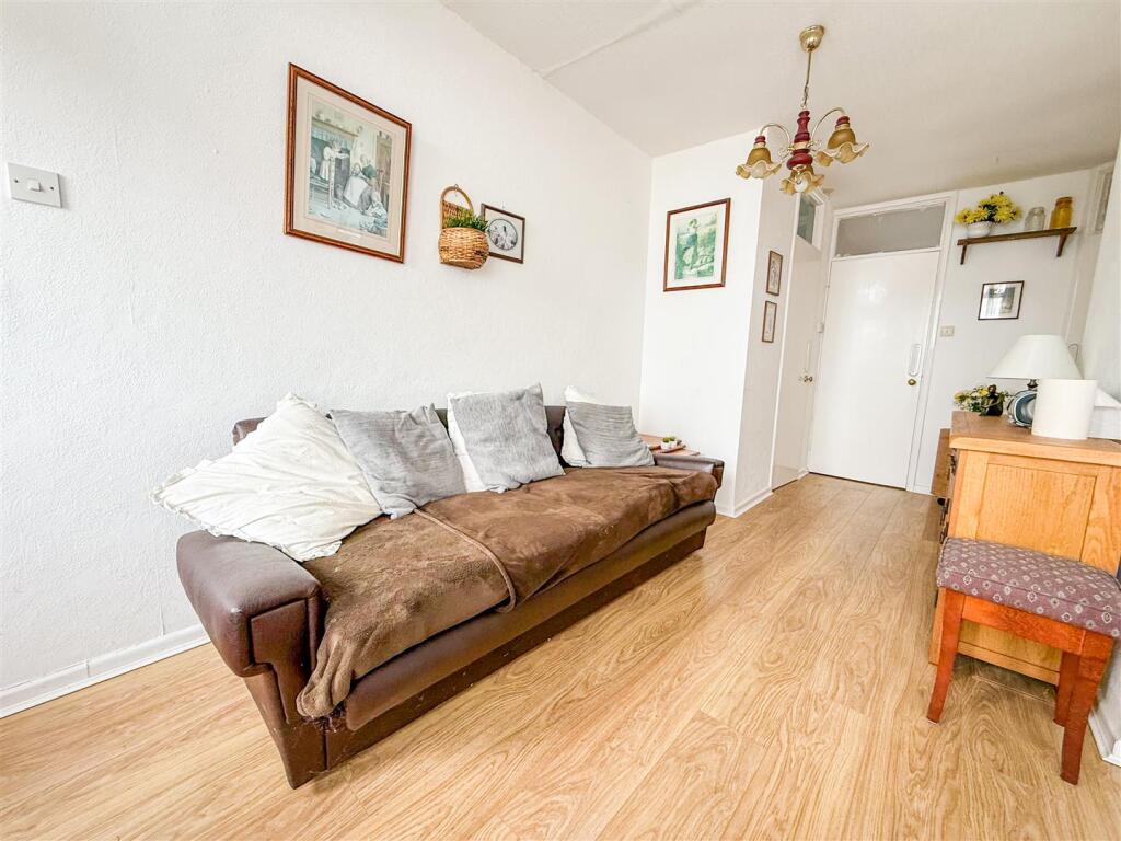 Priory Close, Bel-Air Chalet Estate, Seawick , St. Osyth photo 4