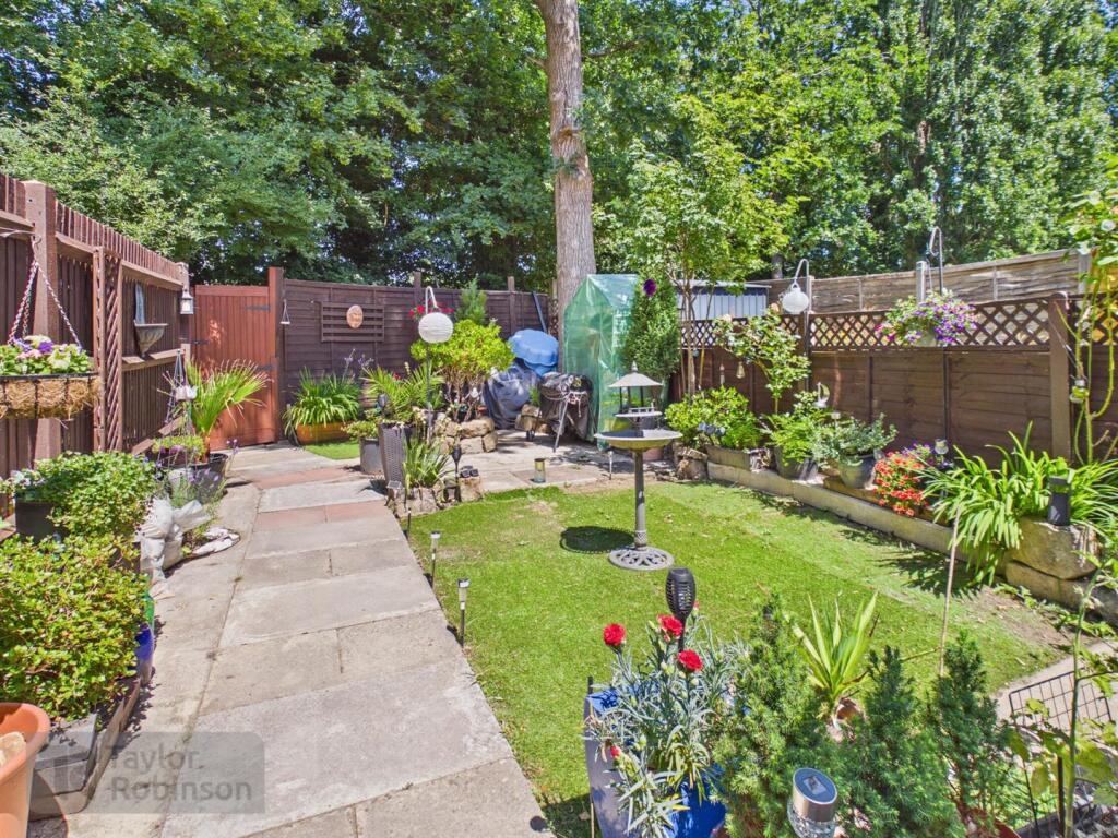 Apartment in Crawley, Northgate - More