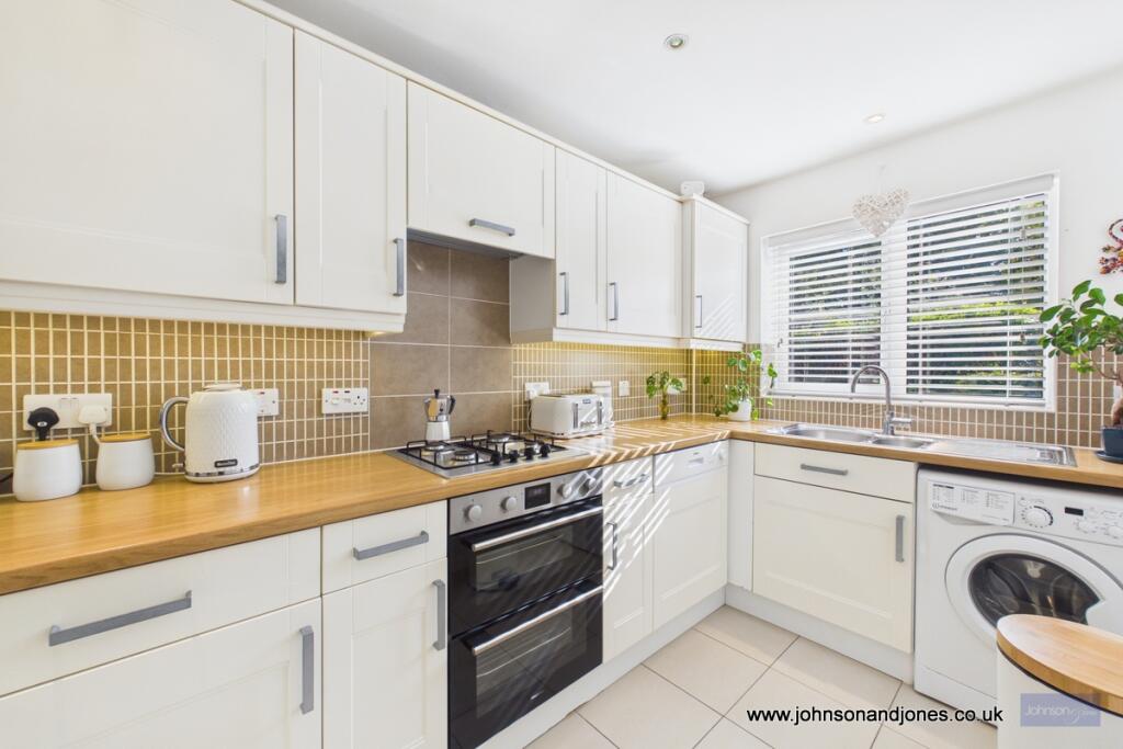 House in Runnymede, Addlestone - More