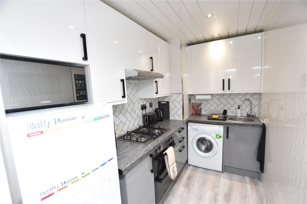 Apartment in Coatbridge, Dunbeth, Mosside - View 4