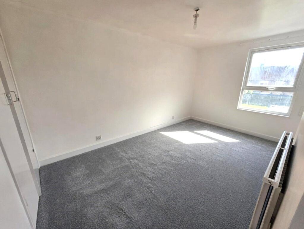 St Helens Close, Hillingdon, Greater London, UB8 - View 5