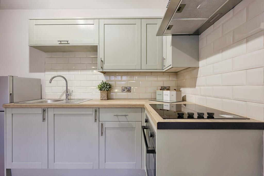 103 Halifax Road, Ripponden, HX6 photo 4