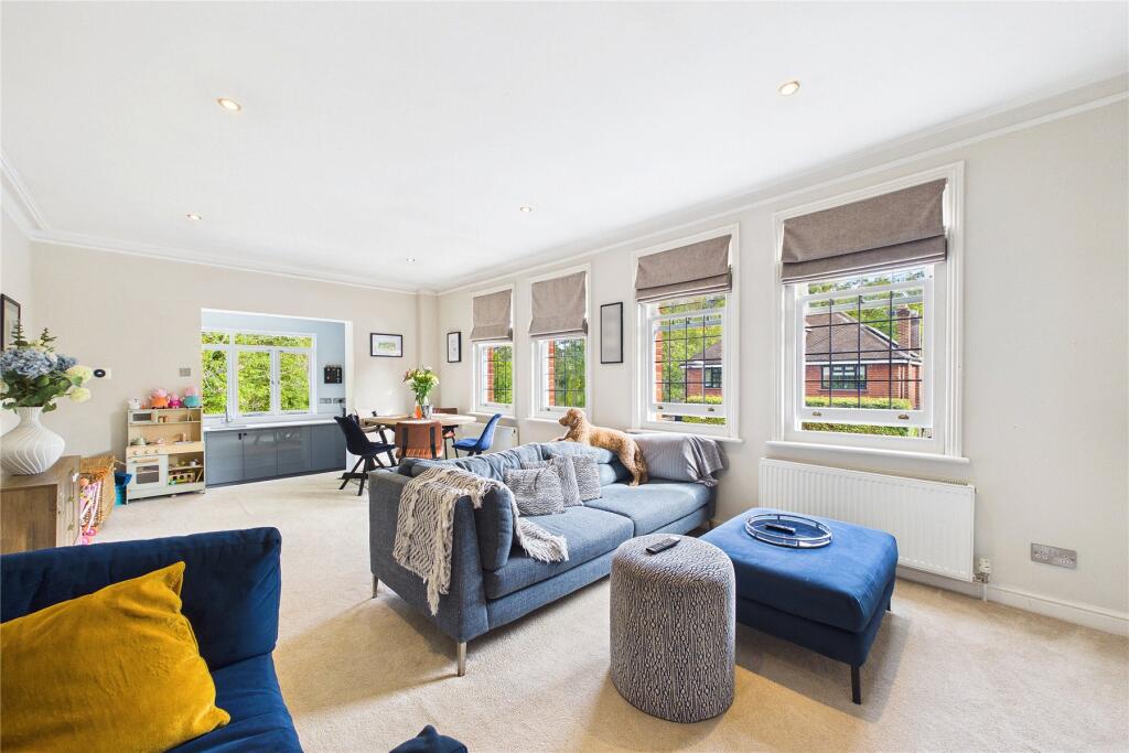 Apartment in Woking, Surrey - View 4