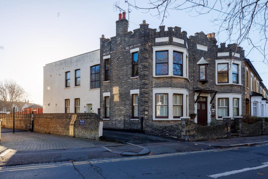 Main image of property: Avenue Road, Westcliff-On-Sea
