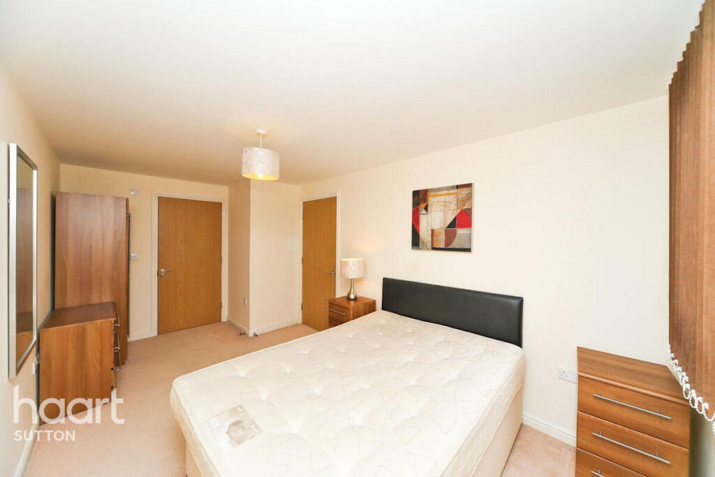 2-bed flat on Aspects 1 Throwley Way, Sutton, £275,000