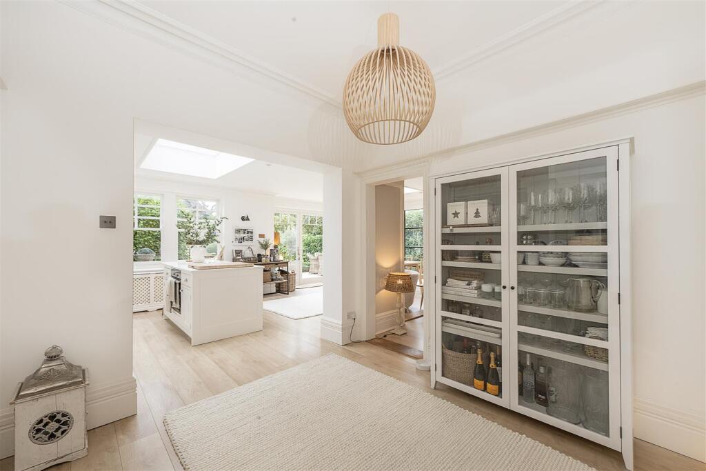 Apartment in St Albans - More