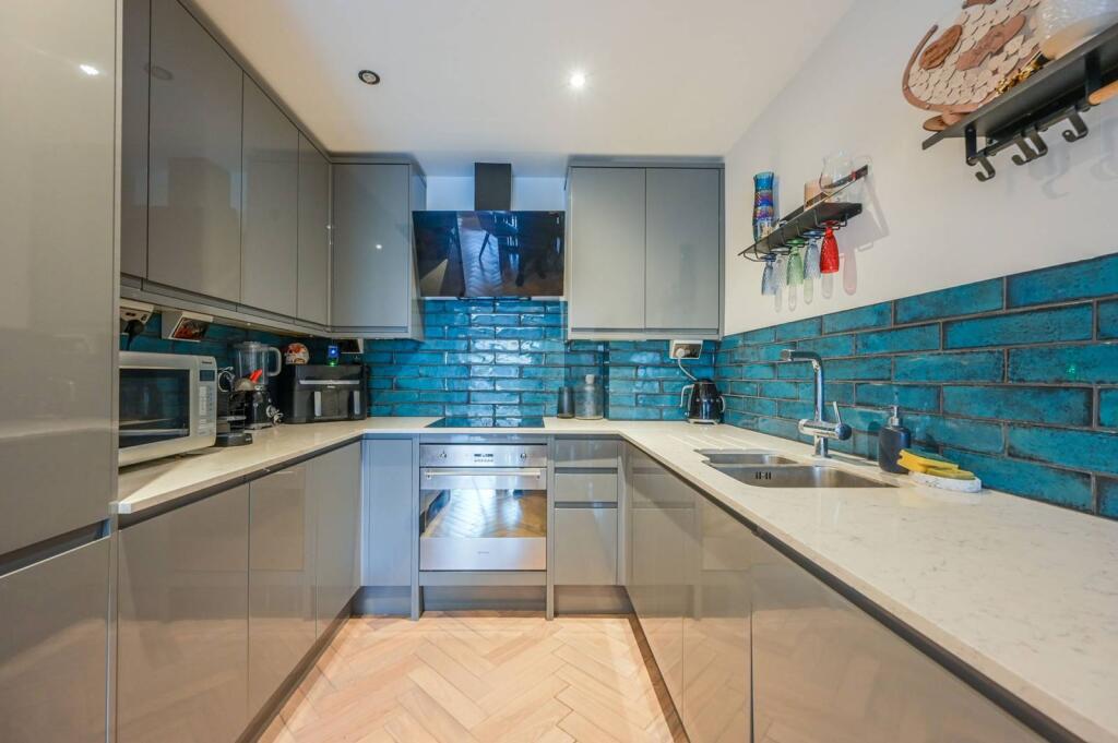 Main image of property: Lamb Court, Tower Hamlets, London, E14