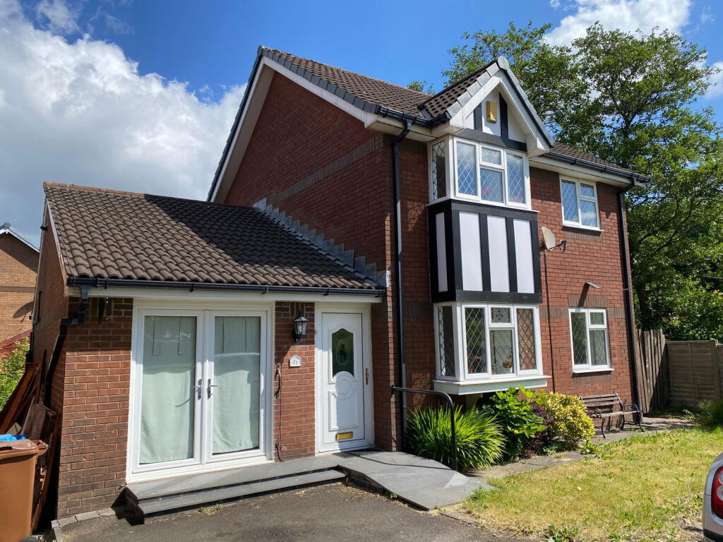 4-bed detached on 21 Swinford Grove, Royton, Oldham, OL2 6PQ, £365,000