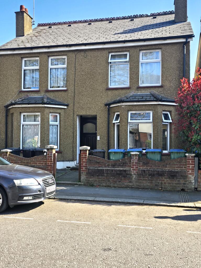 Flat 6, Hagden Lane, Watford, WD18 7SH