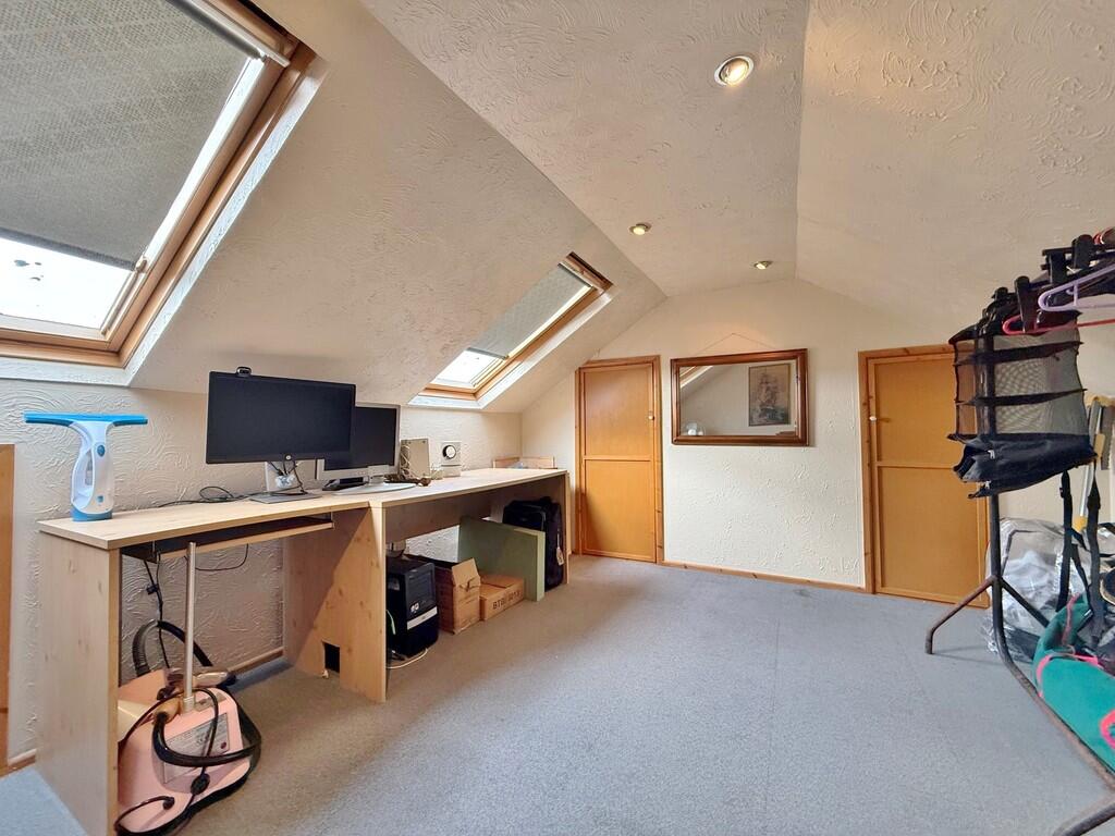 Highbury Grove, Highbury - More