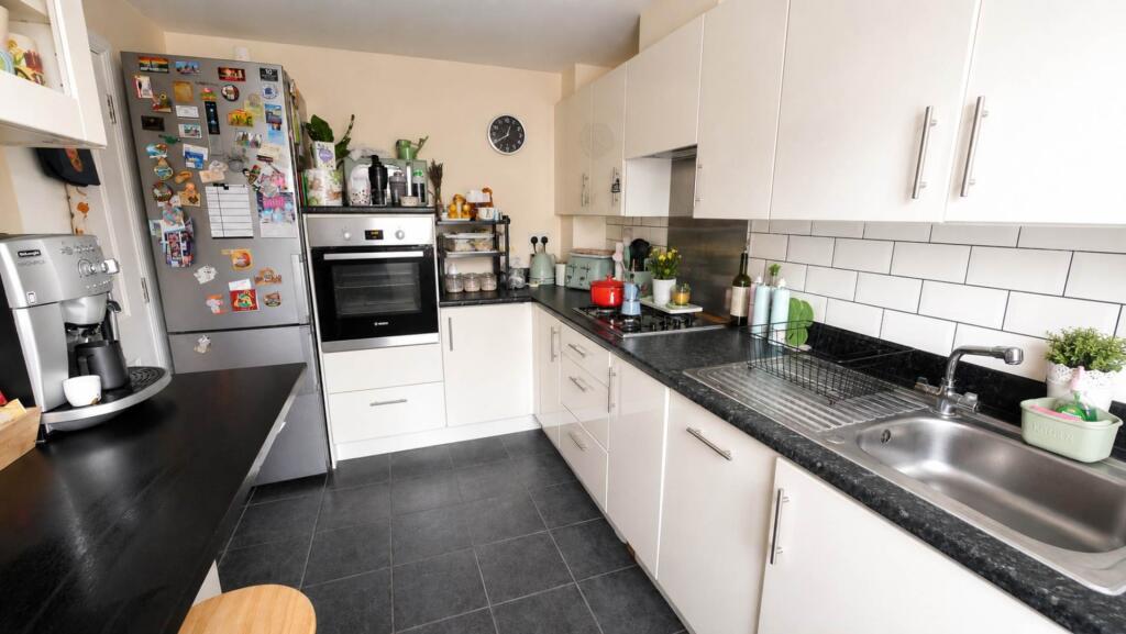 House in Hatfield, Roe Green - View 4