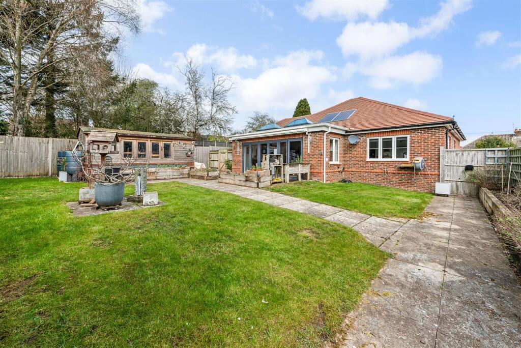 House in Clanfield - View 2