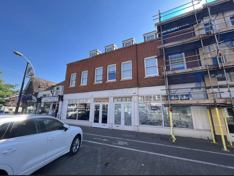 Main image of property: 35b, High Street , Crawley, West Sussex, RH10 1HS
