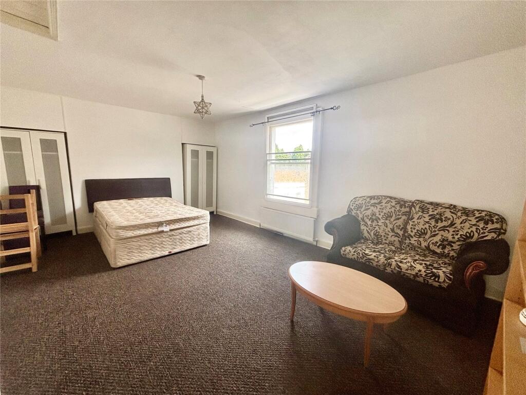 Apartment in Bath, Larkhall - View 3