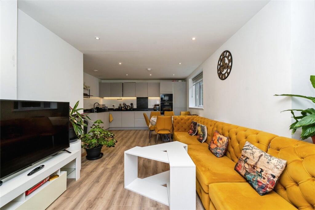 Apartment in London, Royal Borough of Kingston upon Thames - More