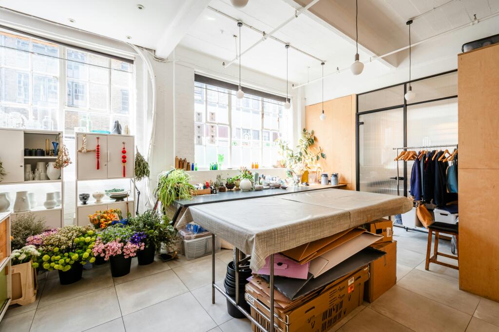 Hoxton St 12-18 GF - 4.jpg