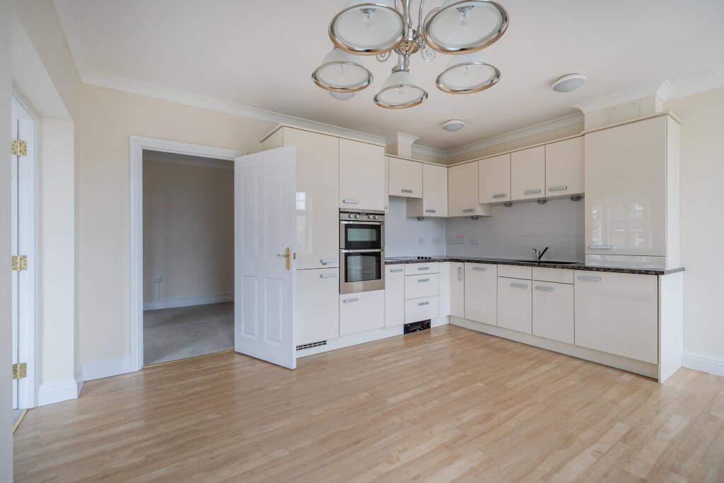 Blagdon Lodge, Kinglake Drive, Taunton, TA1 photo 2