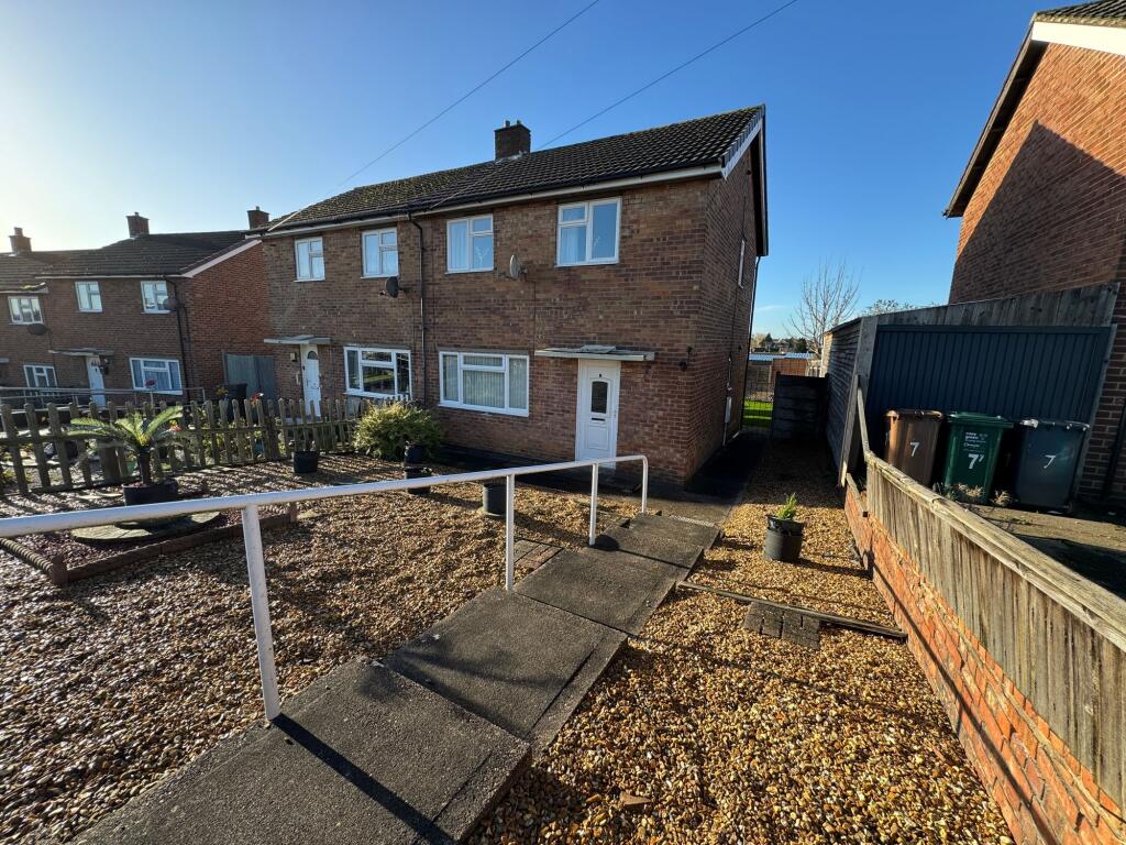 2-bed semi-detached on Plummer Road, Newhall, DE11, £160,000