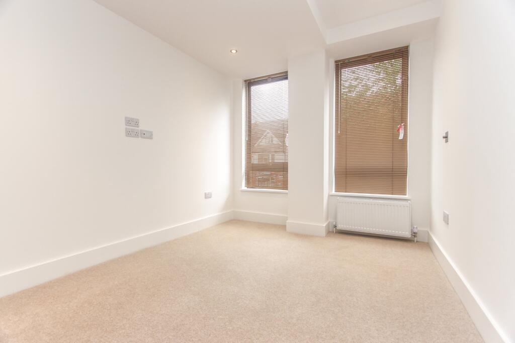 Apartment in Watford - View 5