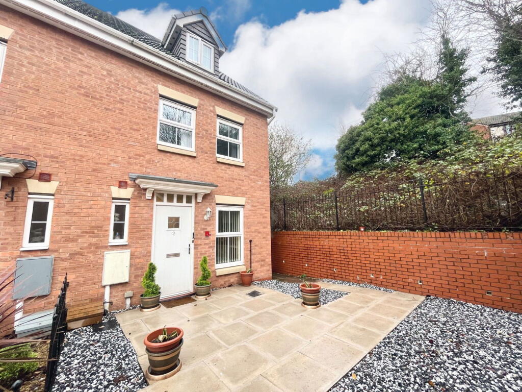 3-bed other on Bague Walk, Brierley Hill, DY5 3AT, £260,000