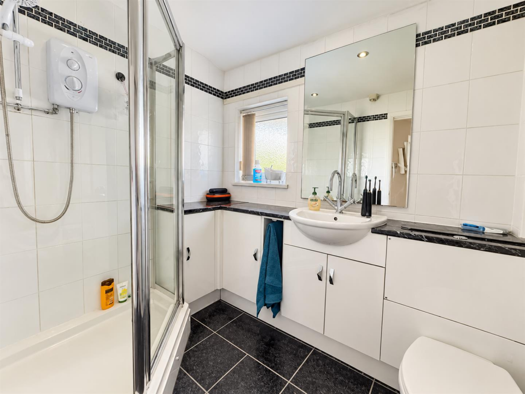 Apartment in Northampton, North Northamptonshire - View 5