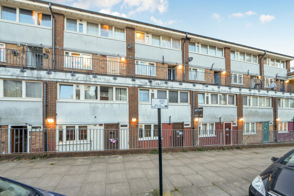 3-bed flat on Robert Street, Woolwich, £300,000