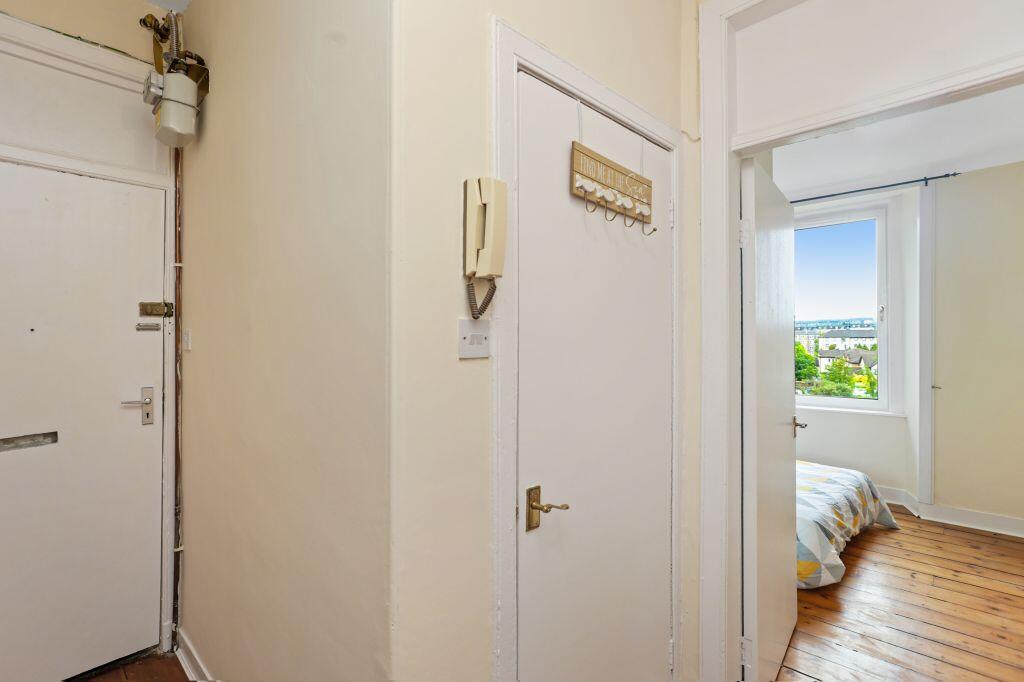 Apartment in Edinburgh, Leith Central - View 2