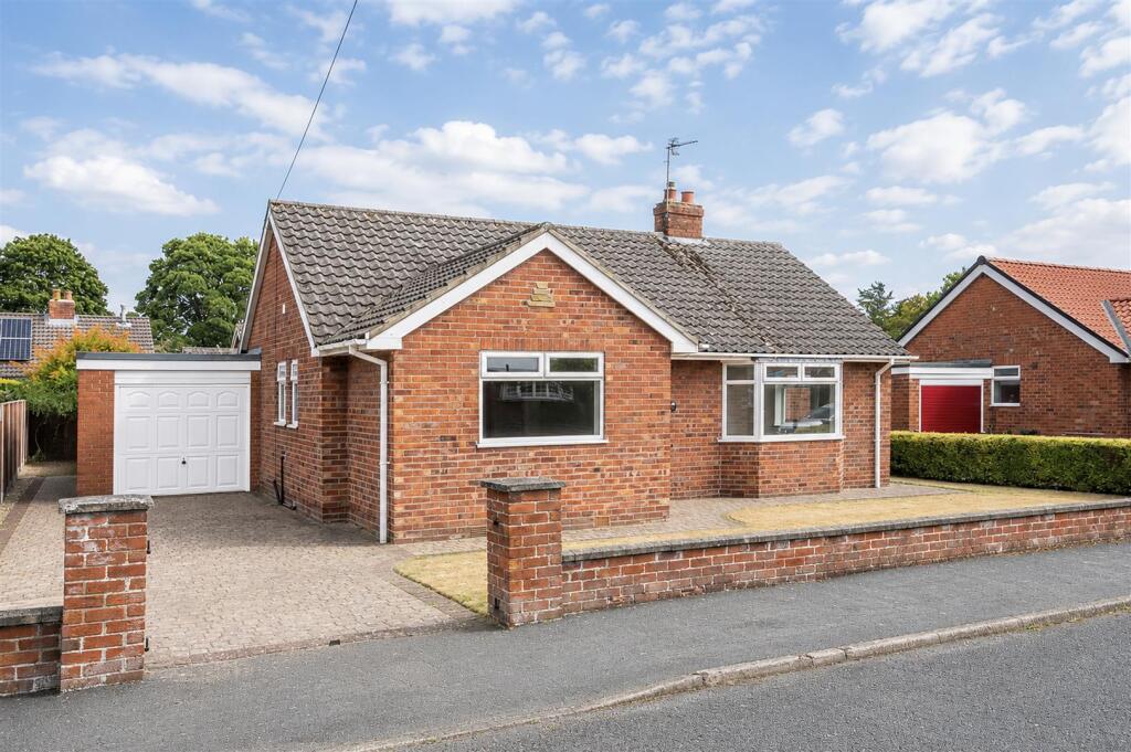 Main image of property: Greenside Close, Dunnington, York, YO19 5PF