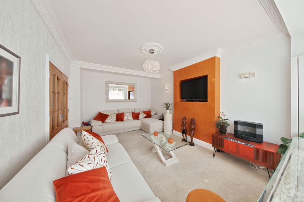 House in Croydon - View 4