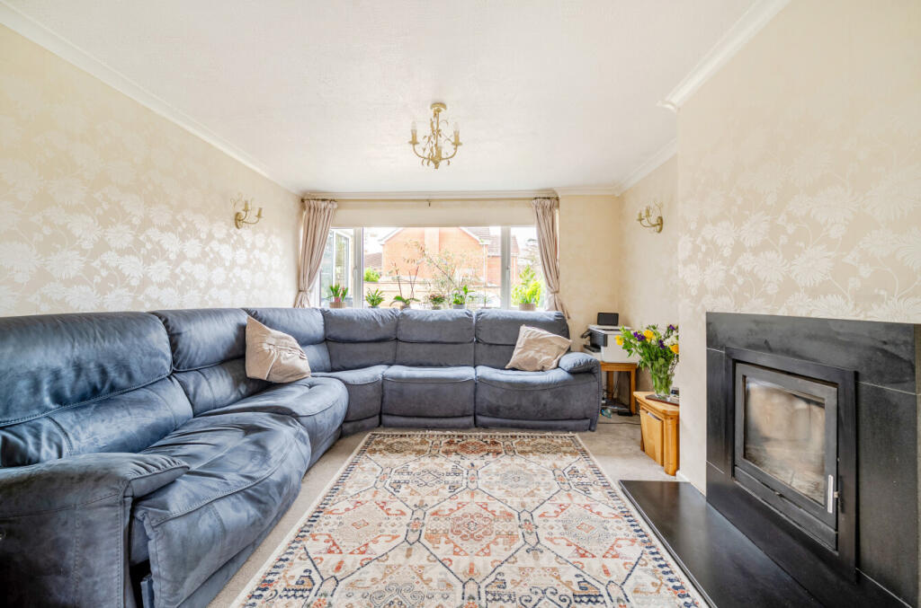 Maple Drive, Charlton Kings, Cheltenham photo 2