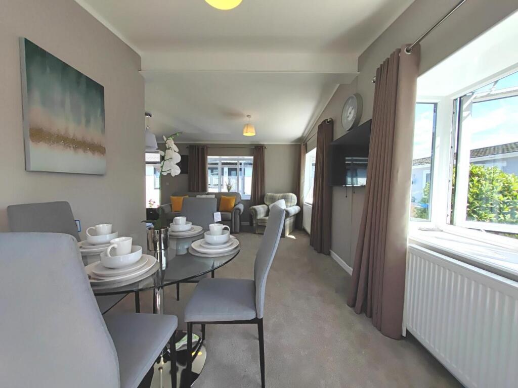 House in Newell Green, Warfield - View 3