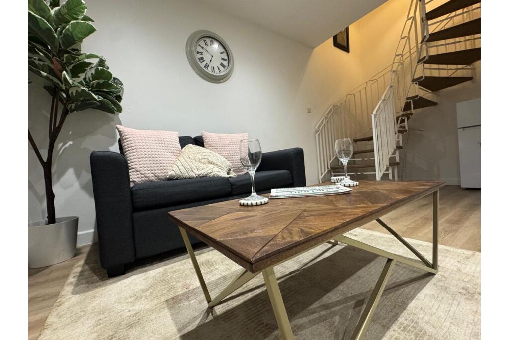 House in Nottingham - View 4