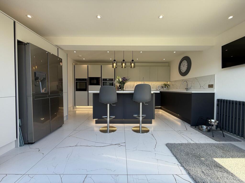 Brookfield Road, Hucclecote, GL3 photo 2