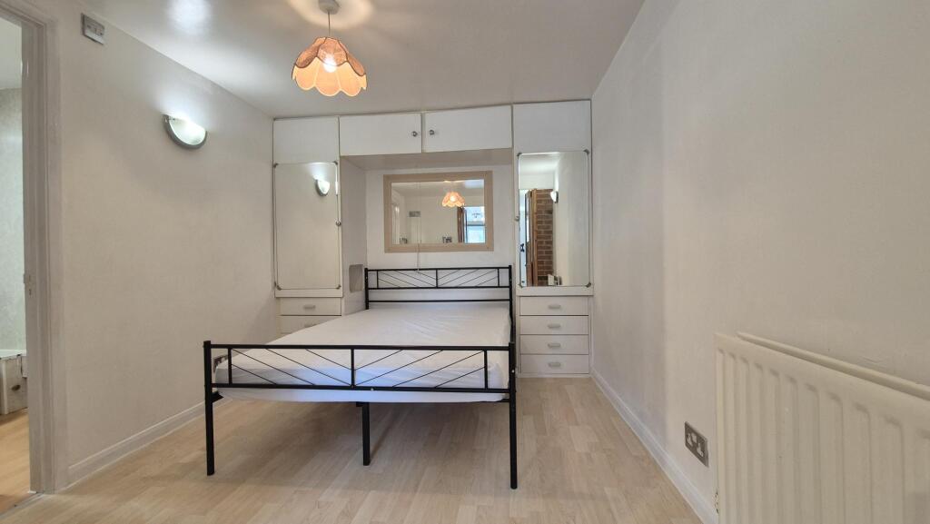 Main image of property: High Street North, Dunstable, LU6