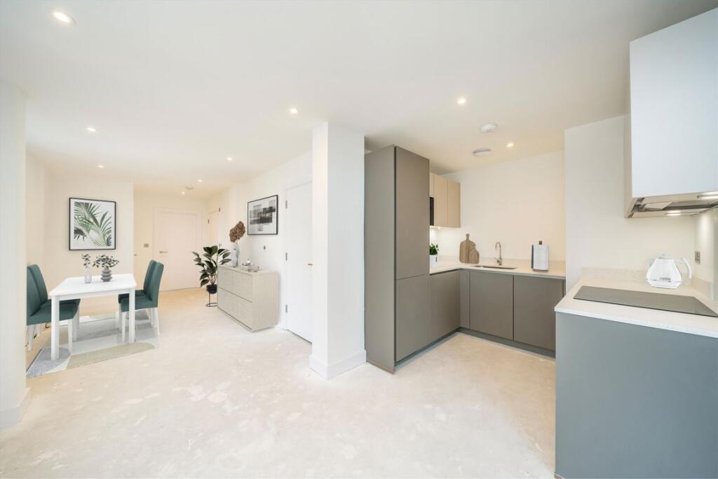 1-bed flat on Chatfield Road, Battersea, £525,000