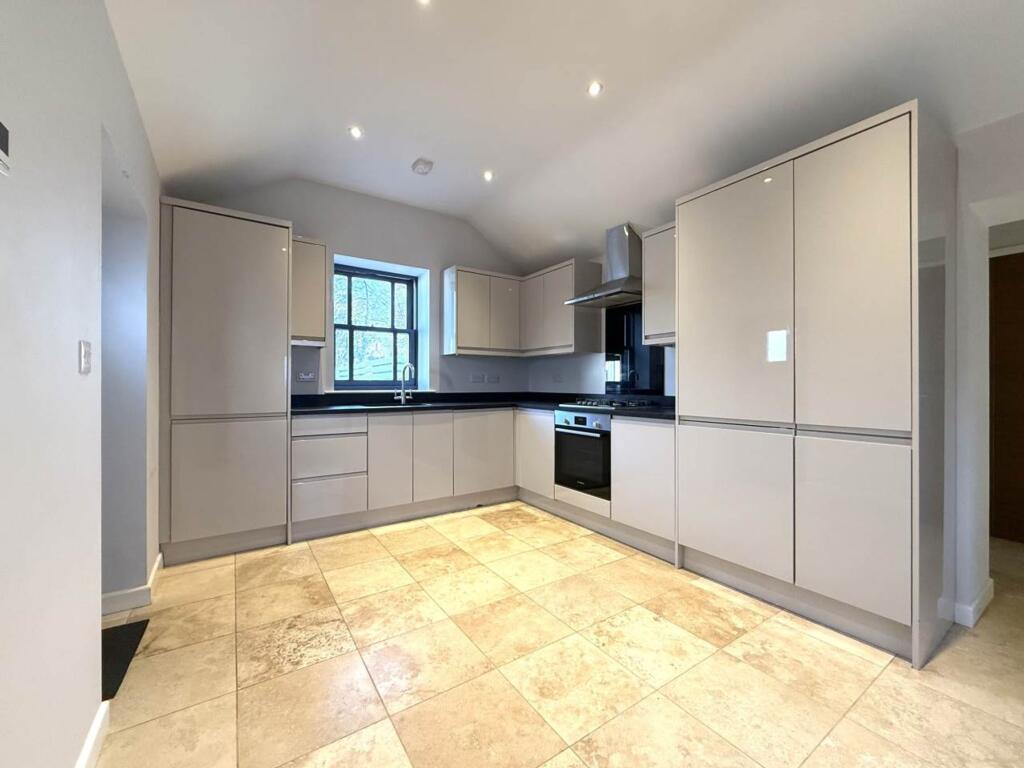 House in Gloucester - View 4
