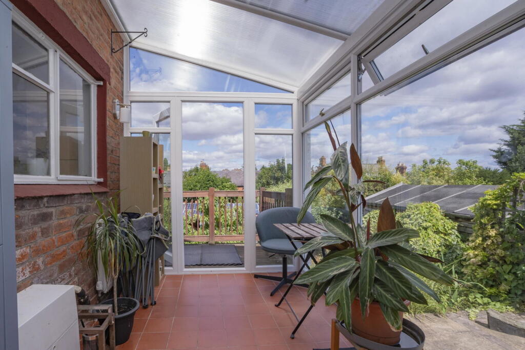 House in Malvern Hills, Malvern - More