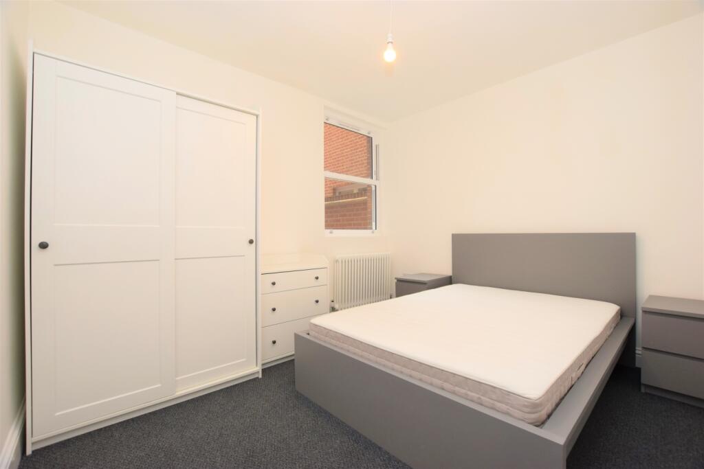 Apartment in London - More