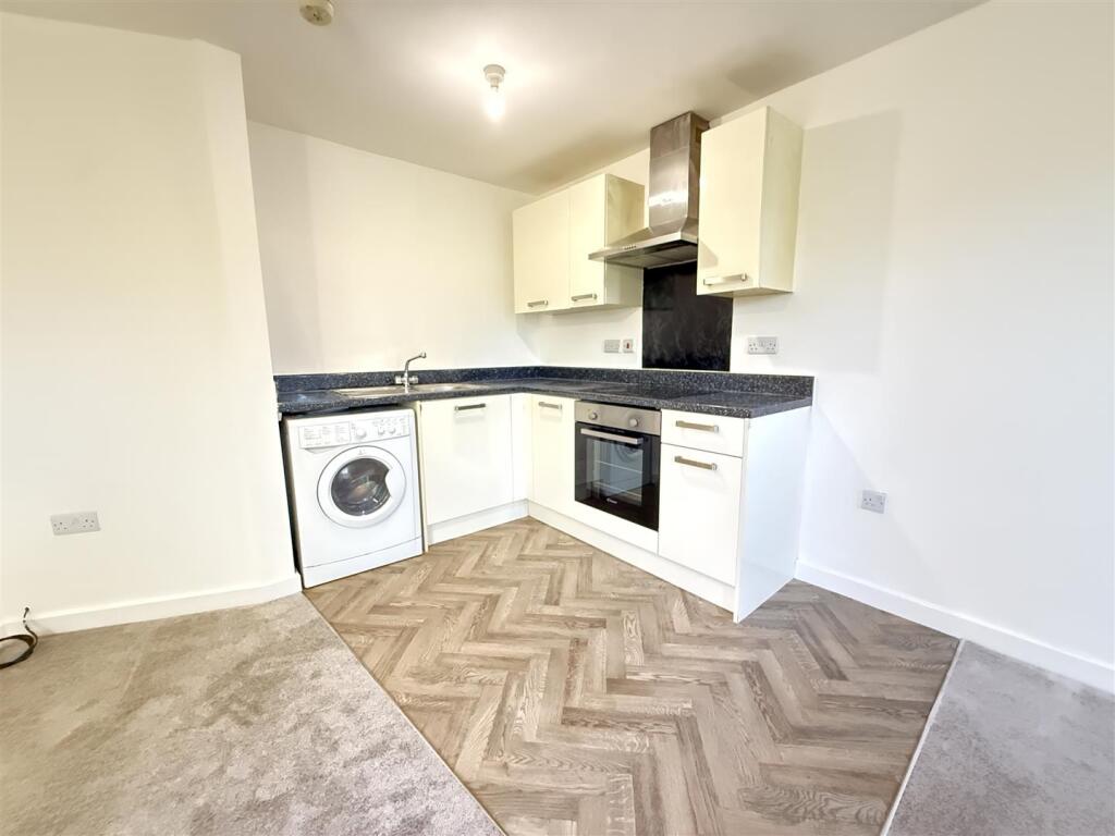 Hamnett Court, Warrington photo 2