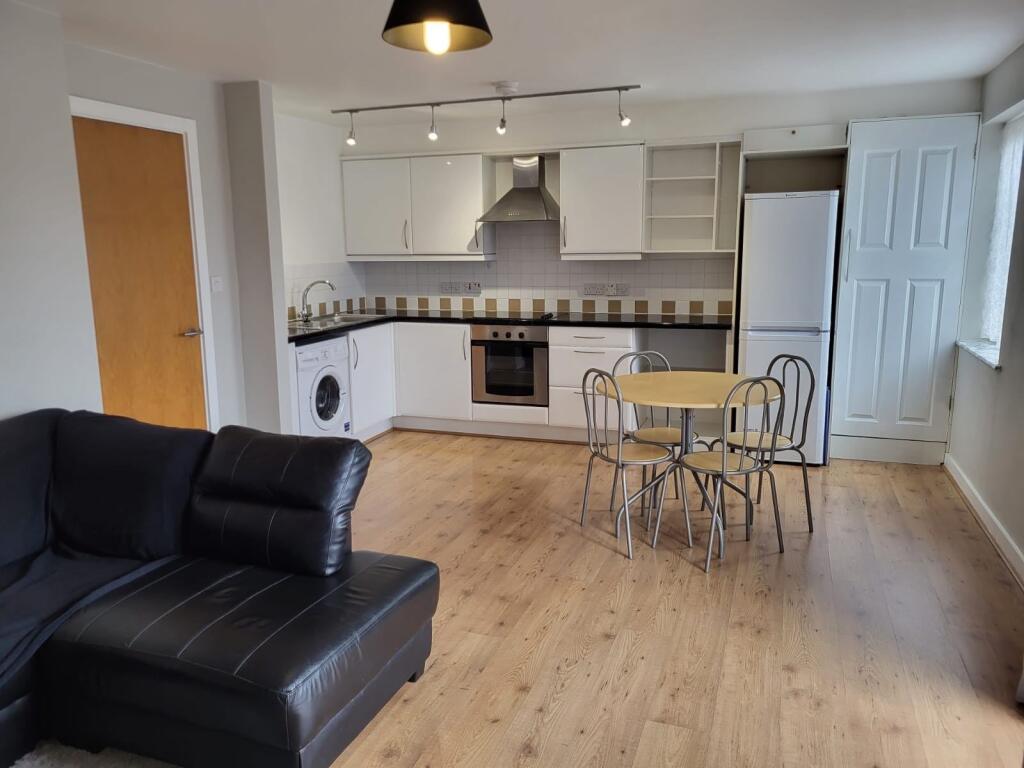 Apartment in Salford, Greater Manchester - View 3