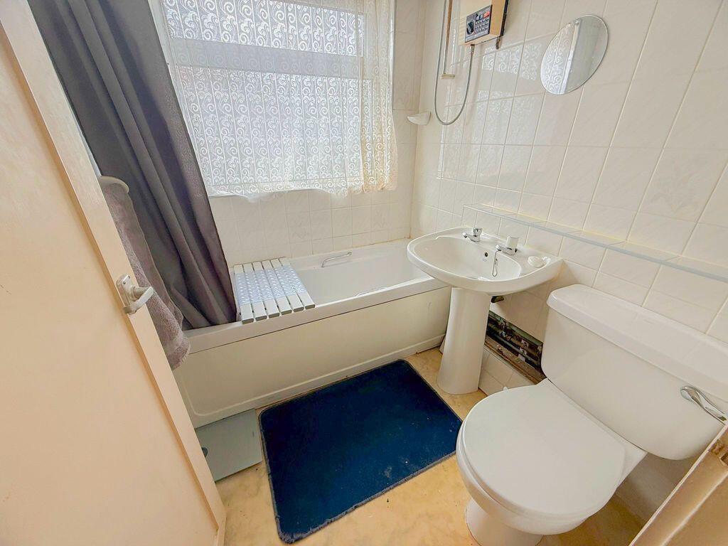 Apartment in Birmingham, Wylde Green, Erdington - More