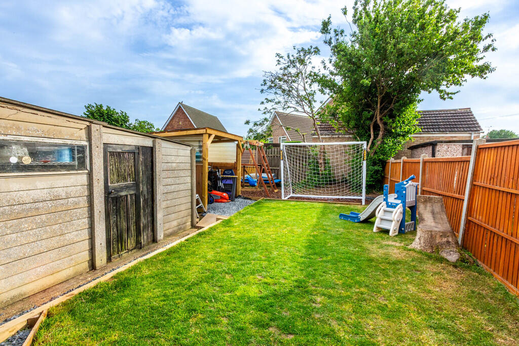 House in Rushden, North Northamptonshire - View 4