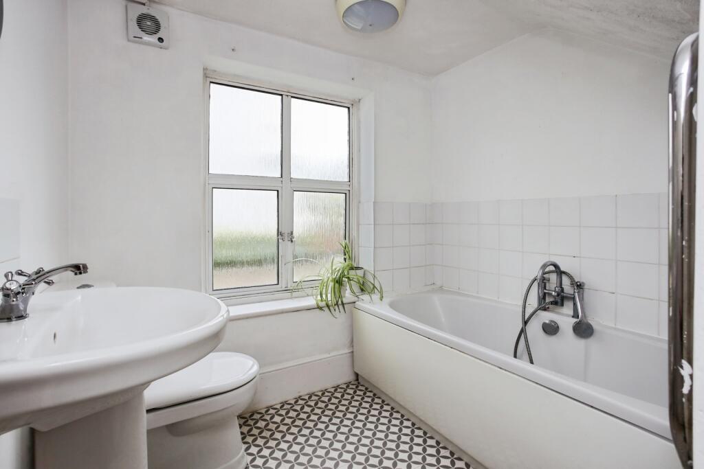 Apartment in Tunbridge Wells, High Brooms, St James - View 4