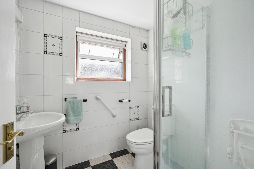 House in Hemel Hempstead, Chesham Bois - More