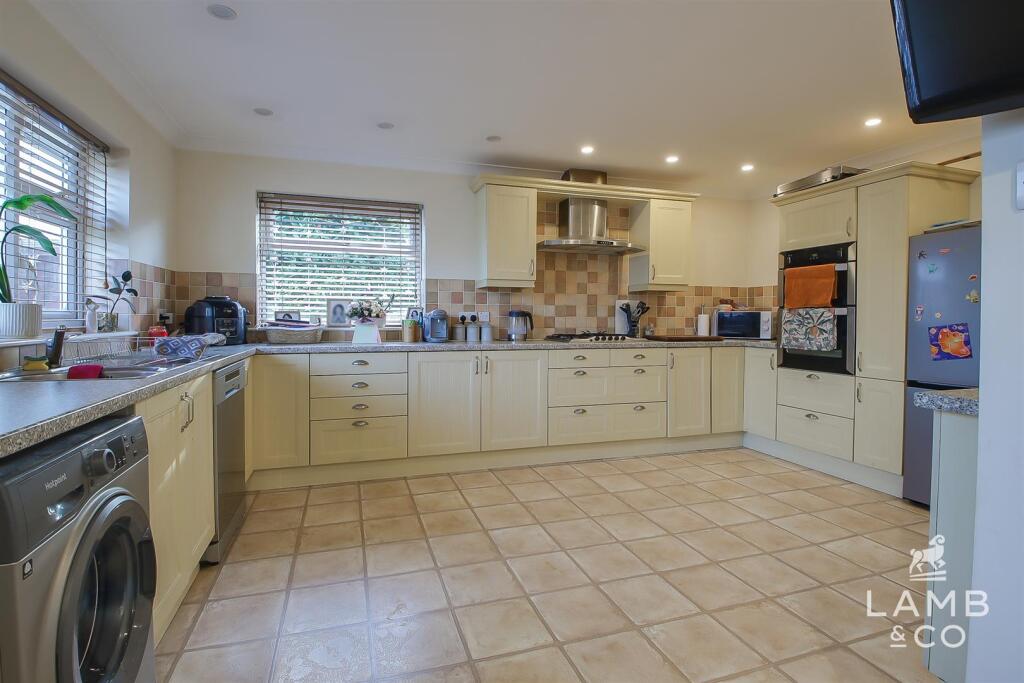 House in Clacton-on-Sea, Jaywick - View 2