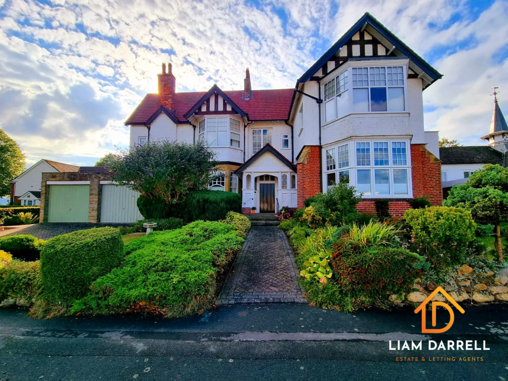 2-bed flat on The Glen, Hay Brow Crescent, Scalby, Scarborough, North Yorkshire, £270,000