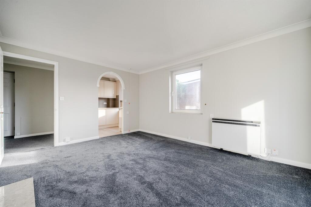 Apartment in Slough - View 4
