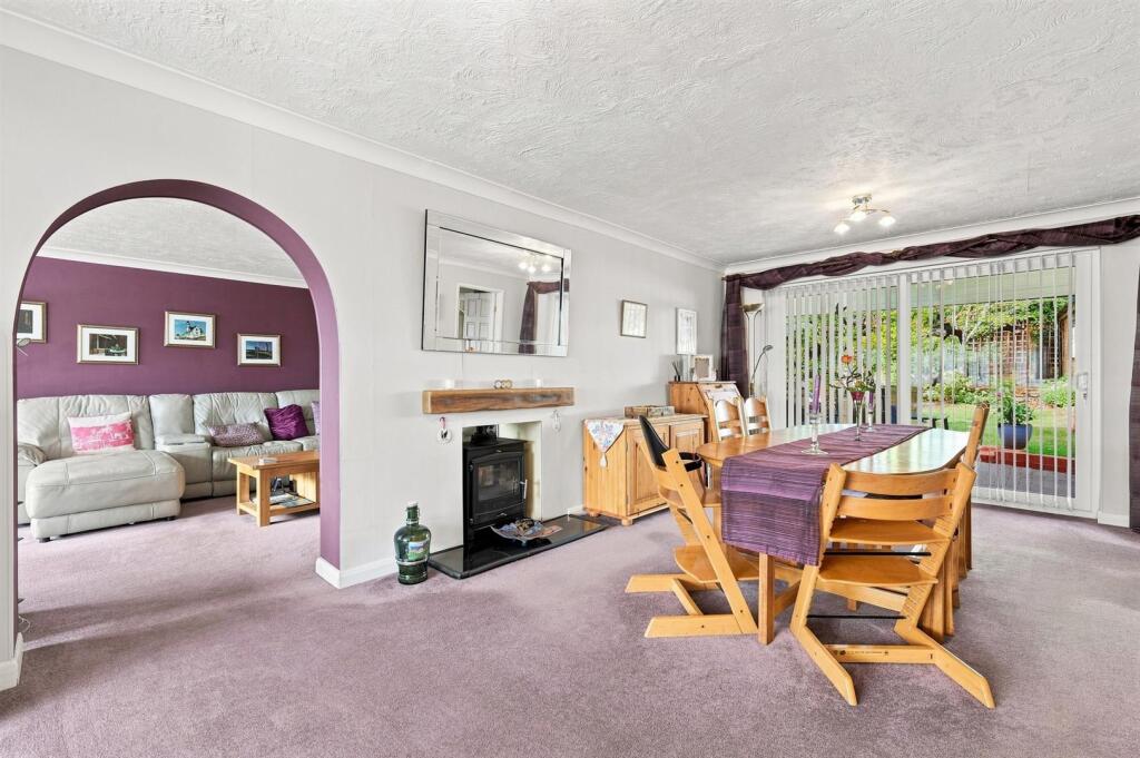 House in Basildon, Sunnymede, Billericay - View 4