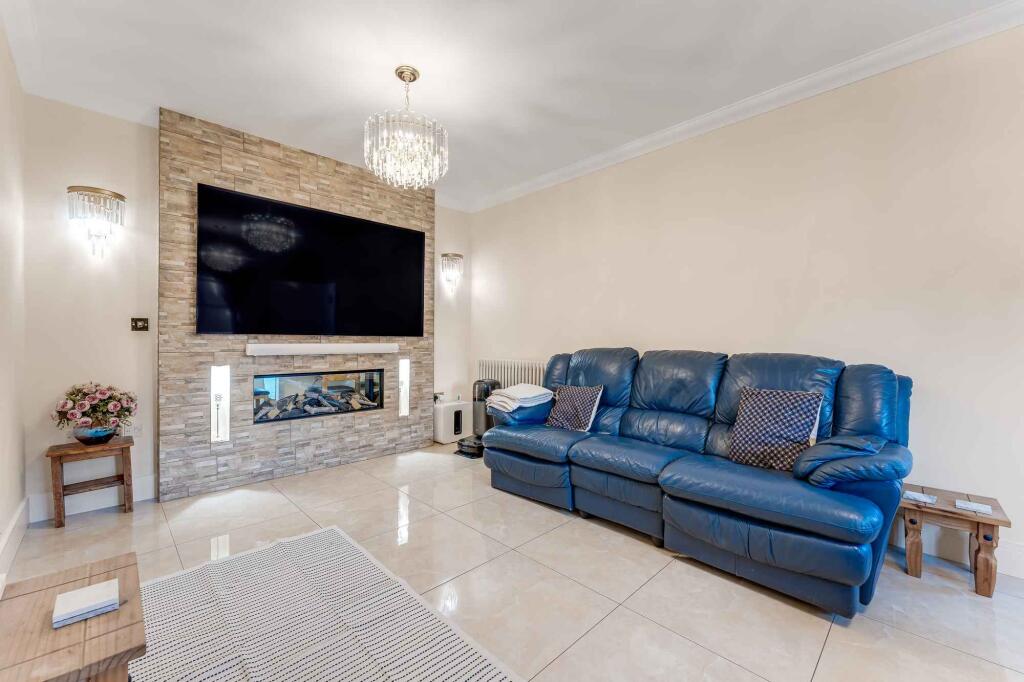 House in Kilwinning, North Ayrshire - More