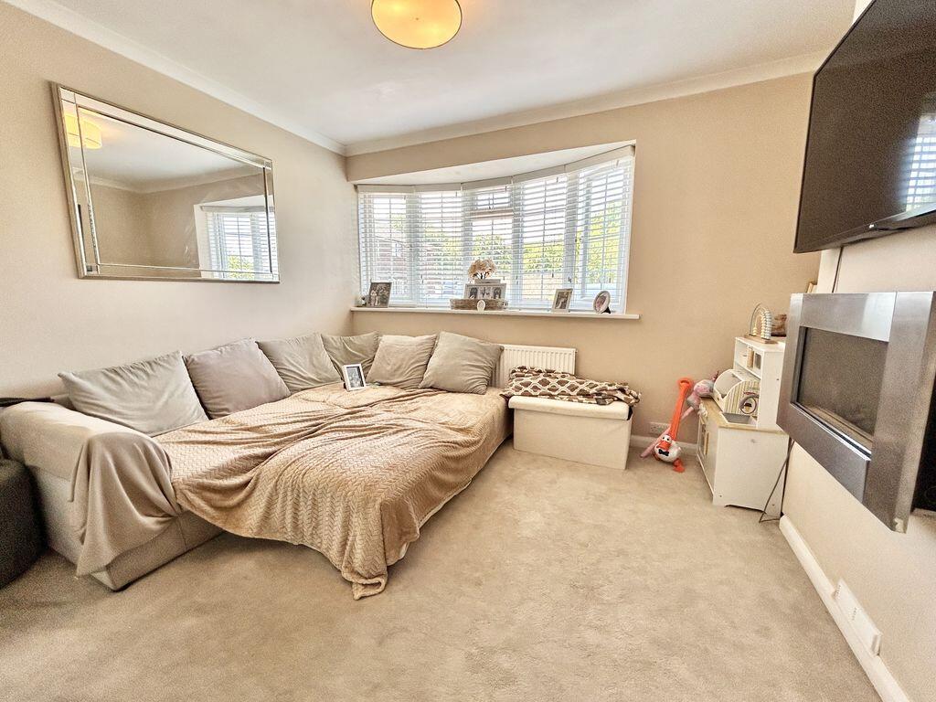 Bernard Close, Dunstable - View 4